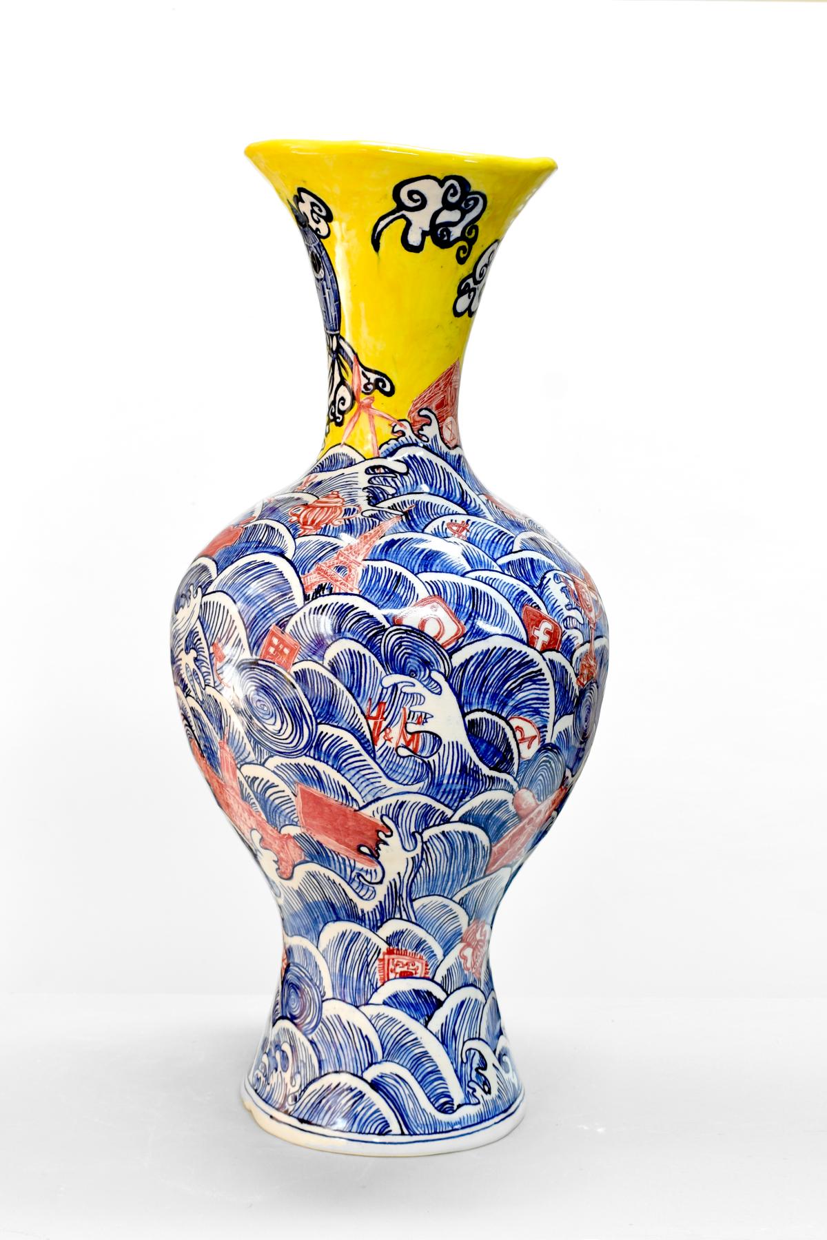 Keramikkunst von Chris Rijk mit Wellenmotiv und Anspielungen auf die Sintflut in der Ausstellung „Chris Rijksmuseum“ im Museum W Weert.